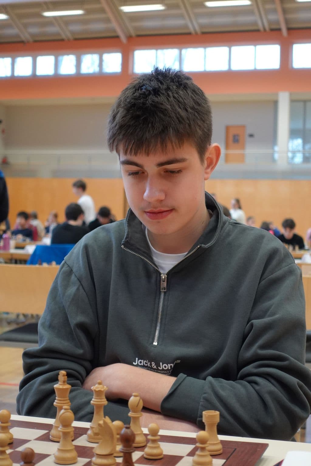 Daniel Biebl beim Schachspielen
